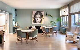 Tres Torres Atiram Hotel